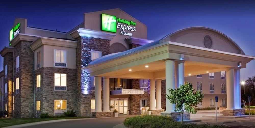 Holiday Inn Express & Suites East Wichita I-35 Andover By Ihg Екстериор снимка