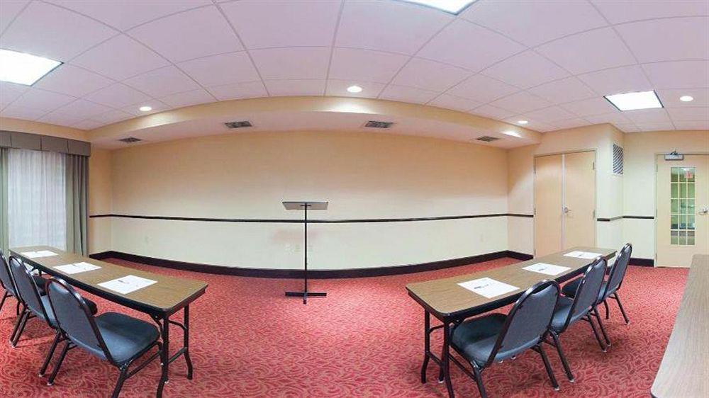 Holiday Inn Express & Suites East Wichita I-35 Andover By Ihg Екстериор снимка