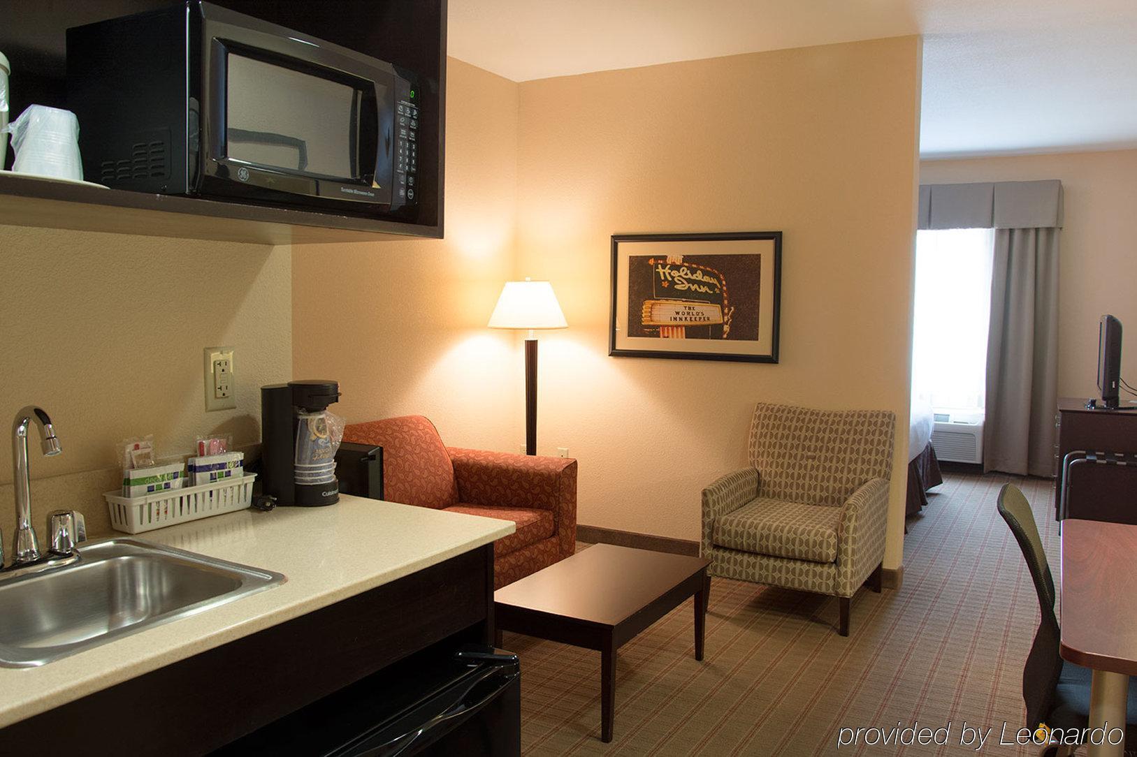 Holiday Inn Express & Suites East Wichita I-35 Andover By Ihg Екстериор снимка