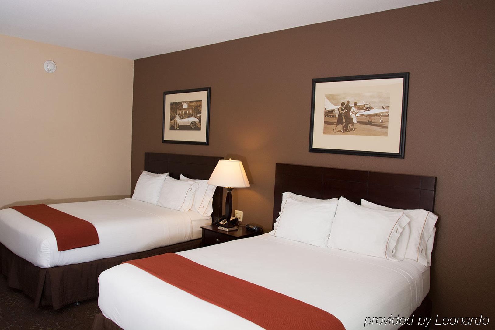 Holiday Inn Express & Suites East Wichita I-35 Andover By Ihg Екстериор снимка