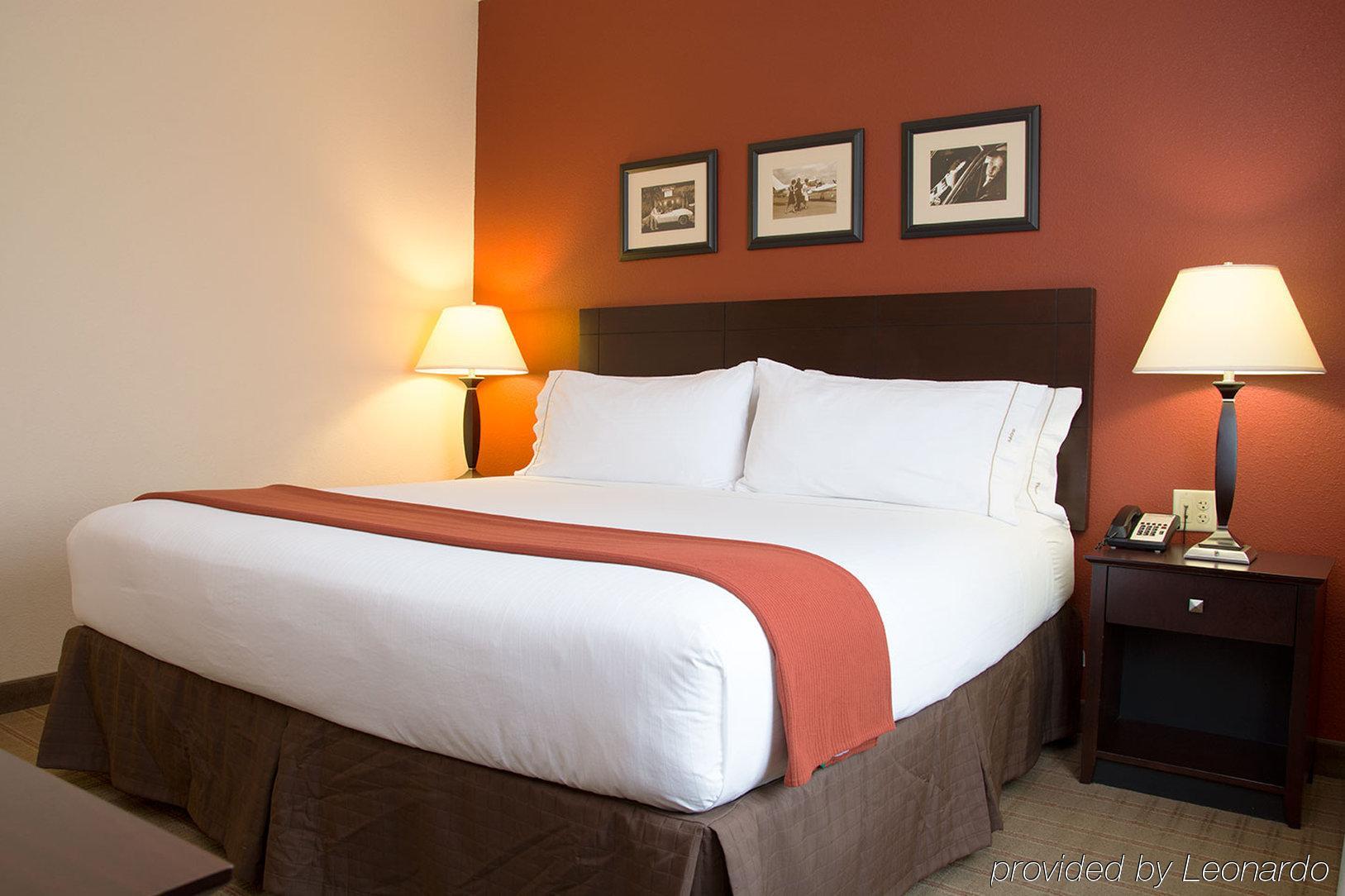 Holiday Inn Express & Suites East Wichita I-35 Andover By Ihg Екстериор снимка
