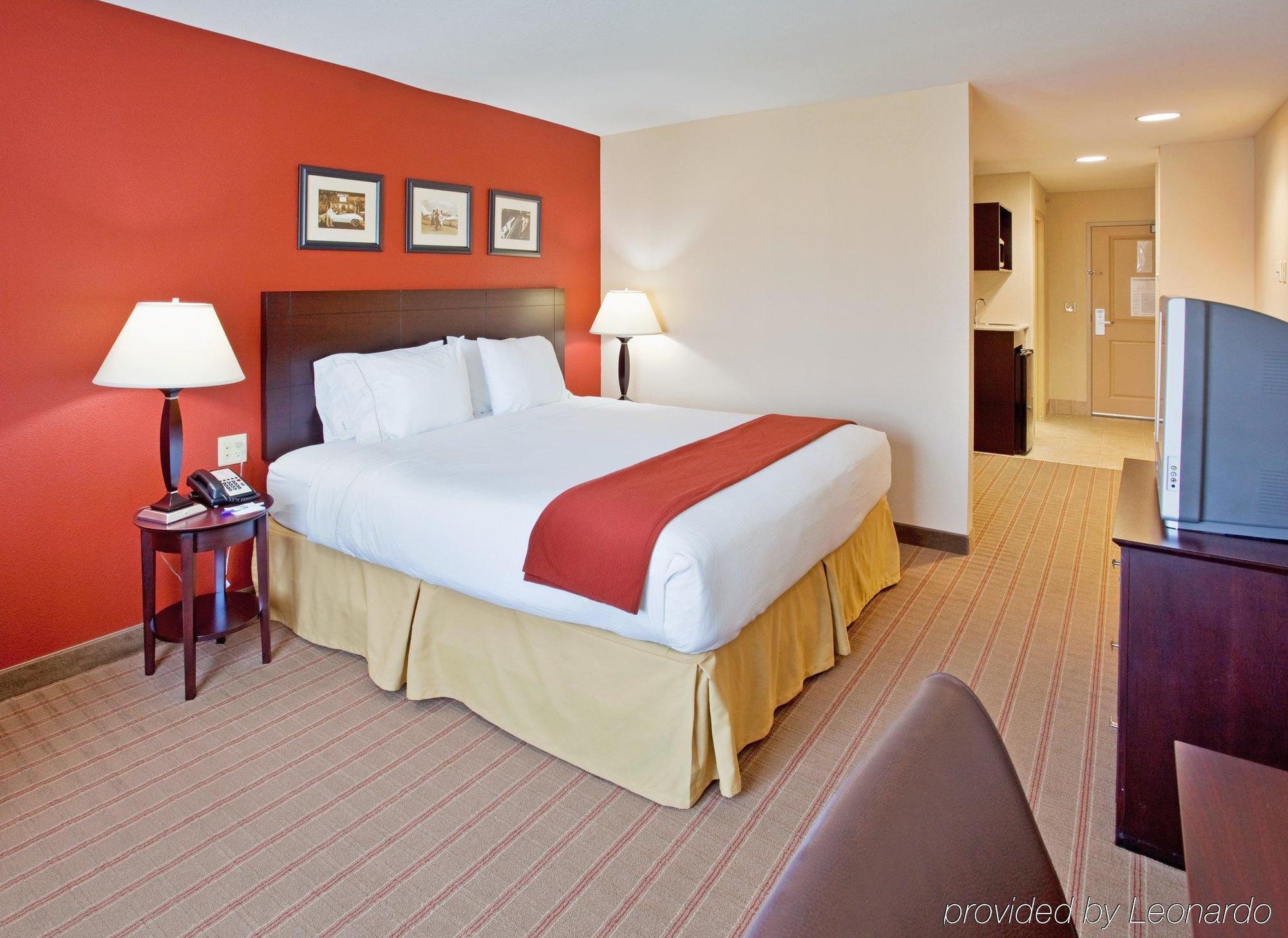 Holiday Inn Express & Suites East Wichita I-35 Andover By Ihg Екстериор снимка