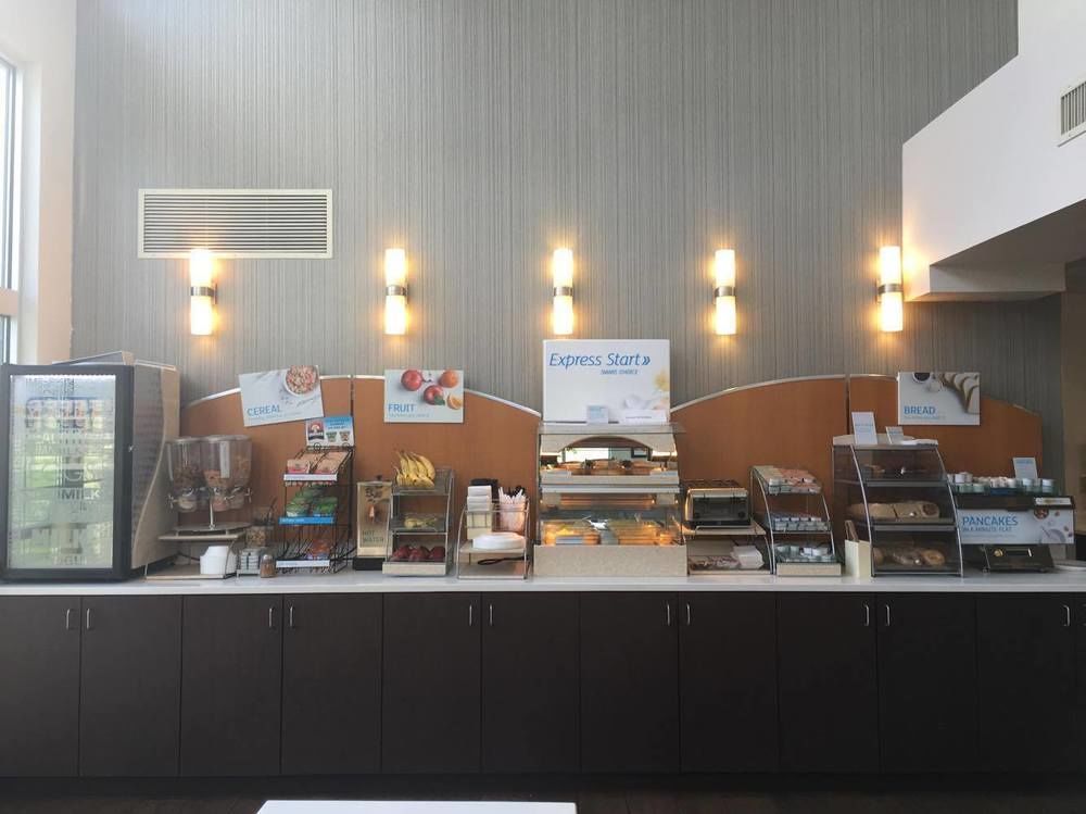 Holiday Inn Express & Suites East Wichita I-35 Andover By Ihg Екстериор снимка