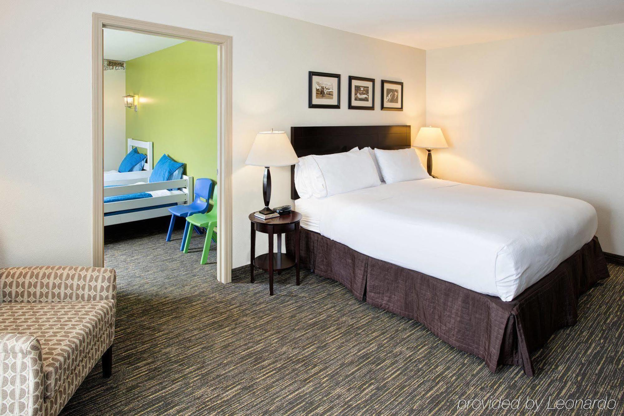 Holiday Inn Express & Suites East Wichita I-35 Andover By Ihg Екстериор снимка