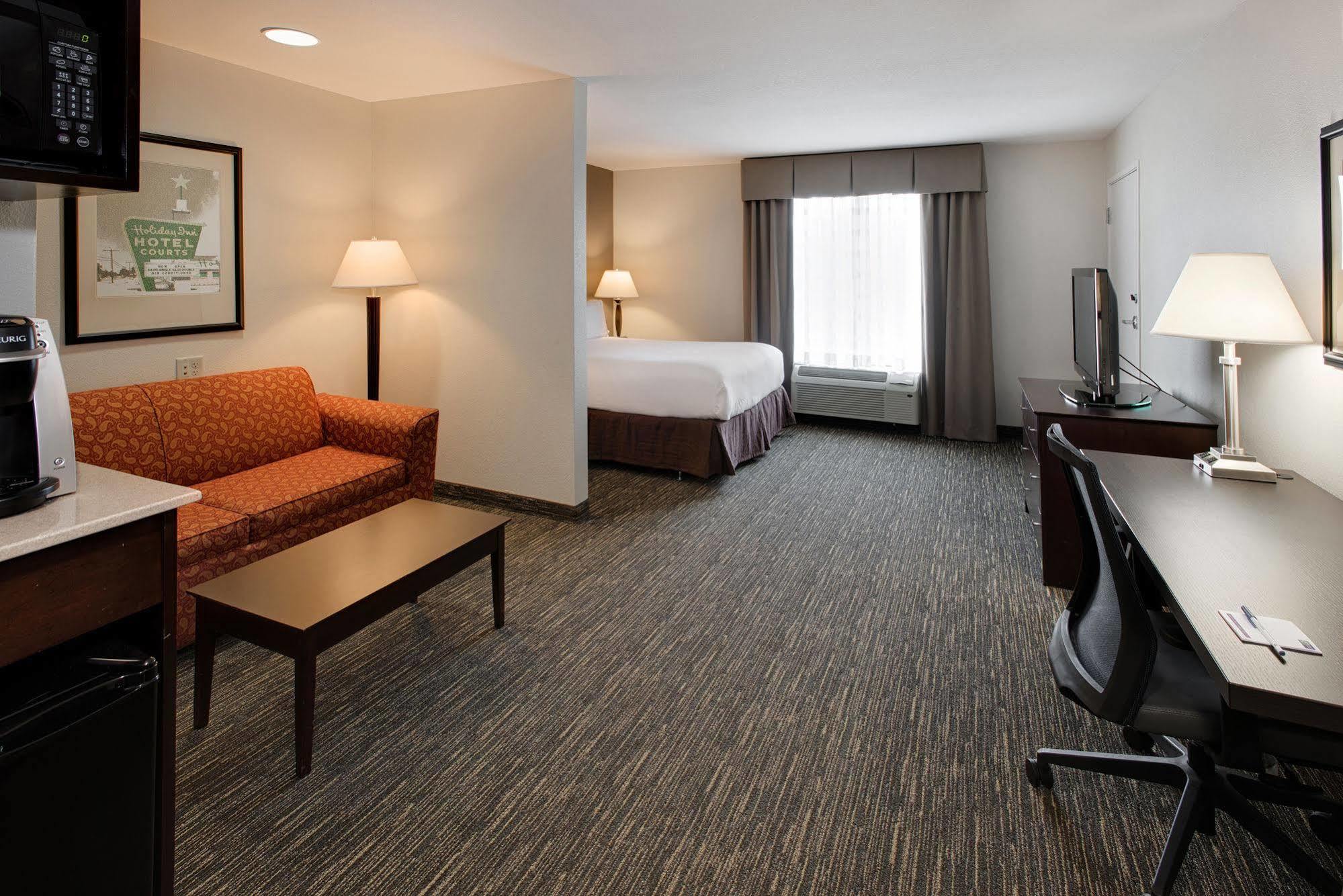 Holiday Inn Express & Suites East Wichita I-35 Andover By Ihg Екстериор снимка