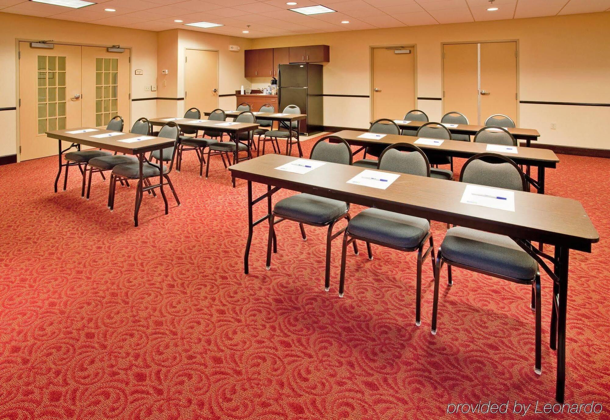 Holiday Inn Express & Suites East Wichita I-35 Andover By Ihg Екстериор снимка