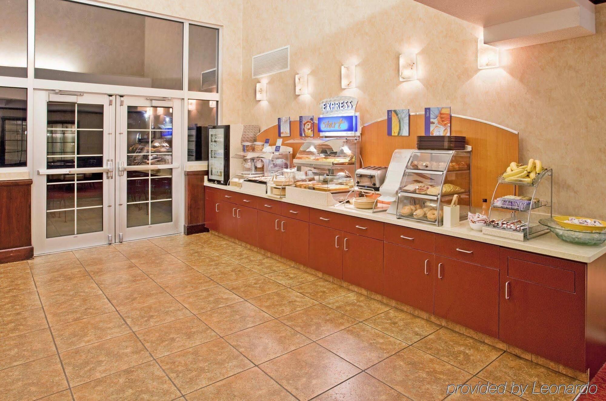Holiday Inn Express & Suites East Wichita I-35 Andover By Ihg Екстериор снимка