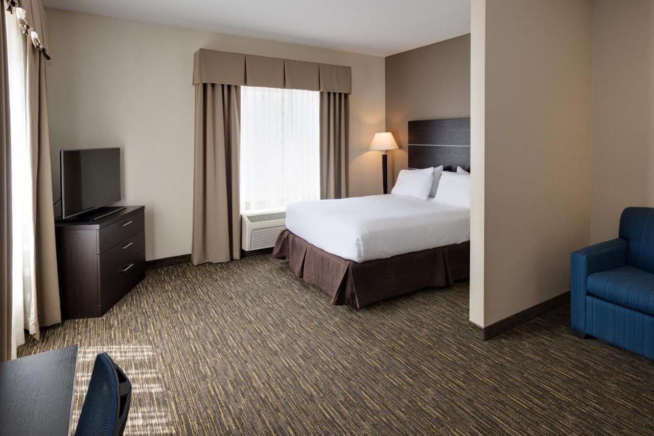 Holiday Inn Express & Suites East Wichita I-35 Andover By Ihg Екстериор снимка